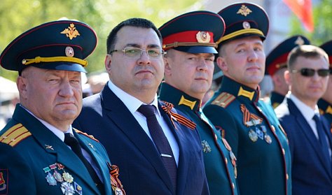 Парадный май